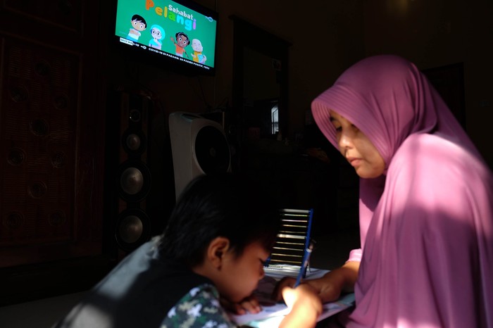 Program Belajar dari Rumah TVRI untuk membantu Pembelajaran Jarak Jauh (Foto Ilustrasi: ANTARA FOTO)