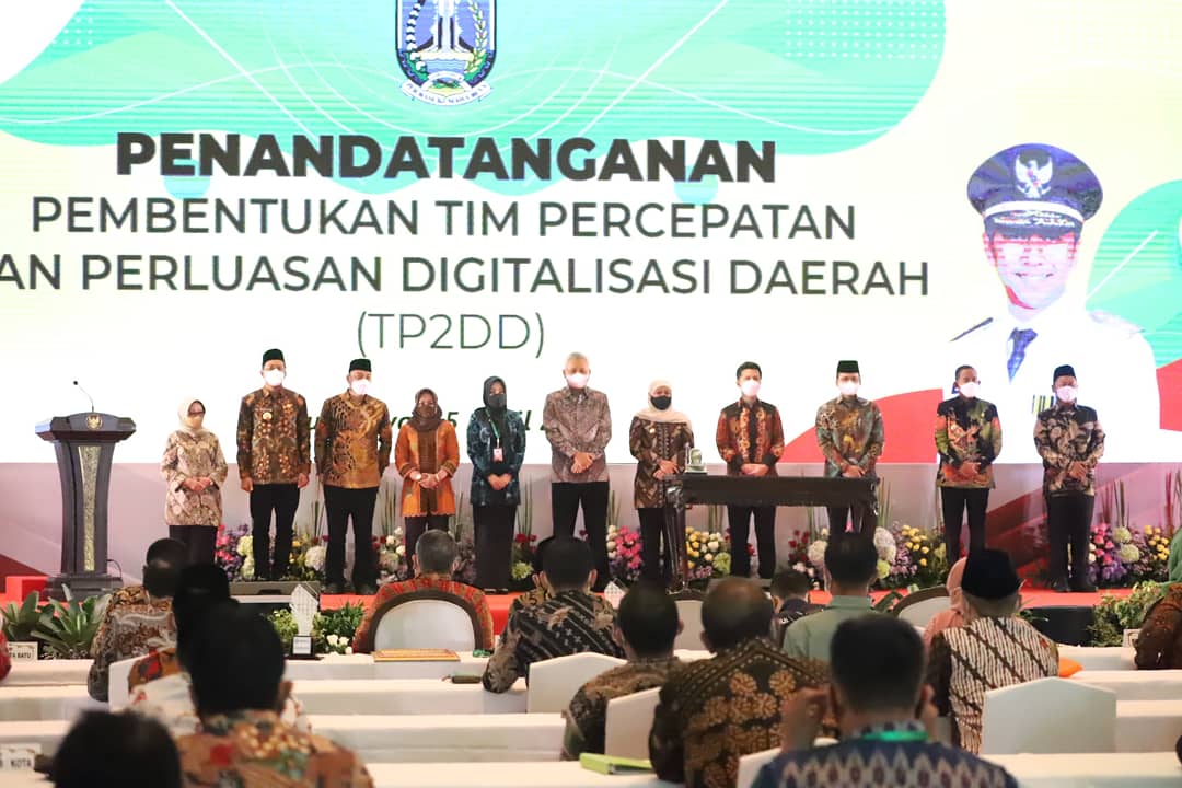 Bupati Jombang Teken MoU Pembentukan TP2DD Bersama Gubernur Jawa Timur