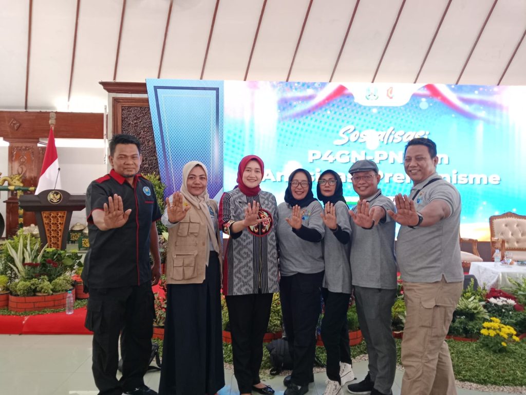 Aktivis GANN Kabupaten Jombang Bersama Ibu Anne Putri Harini, S.I.Kom (Penyuluh Muda BNNP Jatim)